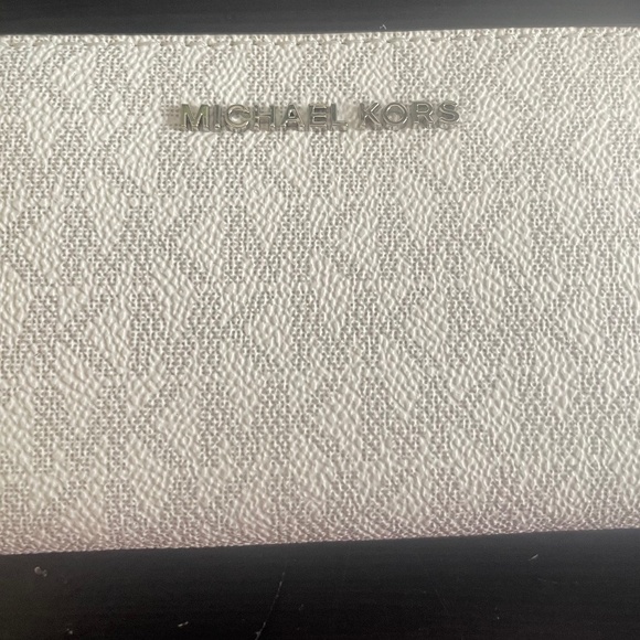 MICHAEL MICHAEL KORS Small size  Logo Wallet - Picture 1 of 4